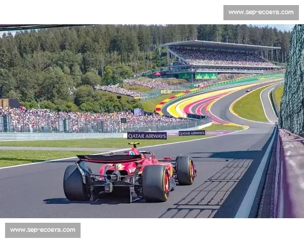 F1赛道惊险瞬间解析安全车出动对比赛的深远影响